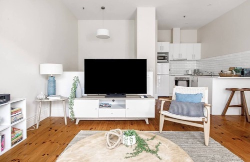 Melbourne Central Business District Apartment | Flinders Lane Solace Double Storey Heritage Gem