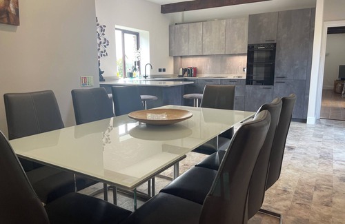 Arundel House | Flint Barn in Arundel With Vaulted Lounge, Private Gardens, new Kitchen, Parking