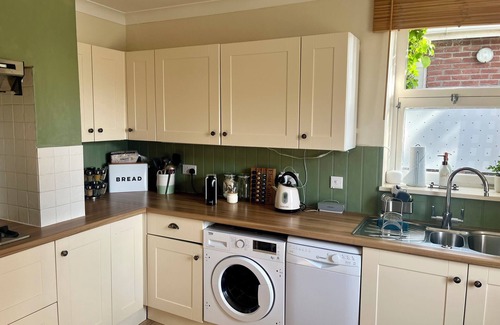 Littlehampton Cottage | Flint Cottage - a charming seaside escape