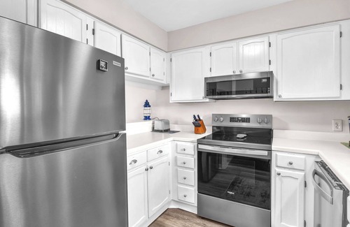 Caswell Beach Condo | Flip Flop Fantasy: Cozy 2 Bed/2 Bath Condo with Ocean Views