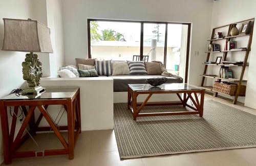 Puerto Villamil House | Flip Flop House
