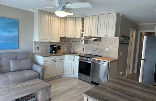 Hilton Head Island Condo | Flip Flop Paradise-Steps to the Sand! Free Bikes