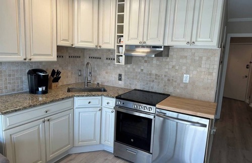 Hilton Head Island Condo | Flip Flop Paradise-Steps to the Sand! Free Bikes