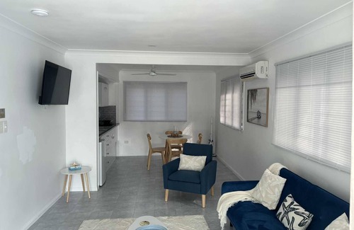Horseshoe Bay Apartment | Flip flops is a Family and Couple Friendly retreat with use of the Pool.