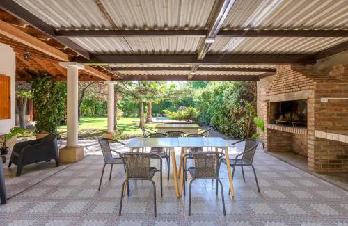 Chacras de Coria House | Fliphaus Alzaga 5100 - 4 Bd House Pool BBQ Daily Housekeeping!