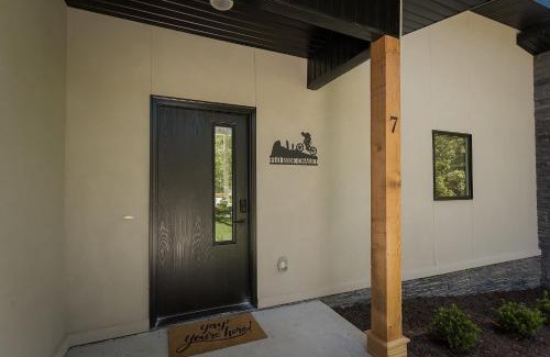 Bella Vista House | Flo Ride Chalet with Hot Tub and Close to Trails
