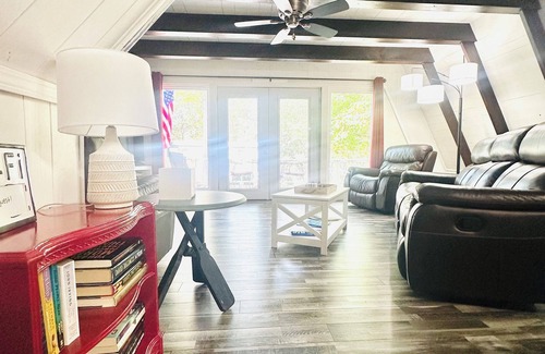 Springville Cabin | Float On Inn- Cabin at Kentucky Lake - Pet Friendly