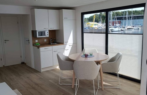 Laboe House | Floating 44 in Laboe - die Schwimmenden Logenplätze an der Kieler Förde