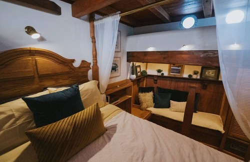 Ucluelet Bed & Breakfast | Floating Bed & Breakfast
