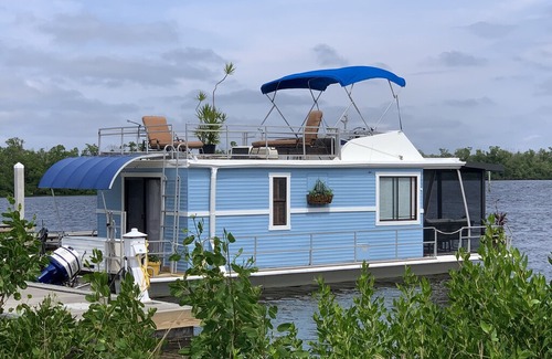 Marco Island Boat Rental | Floating Home Getaway! Off-grid comfortable and adventure.