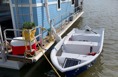 Marco Island Boat Rental | Floating Home Getaway! Off-grid comfortable and adventure.