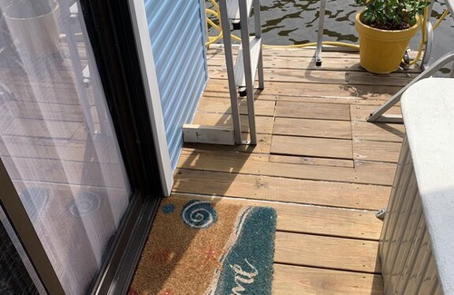 Marco Island Boat Rental | Floating Home Getaway! Off-grid comfortable and adventure.