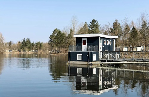 Bispingen House | Floating House 4 People