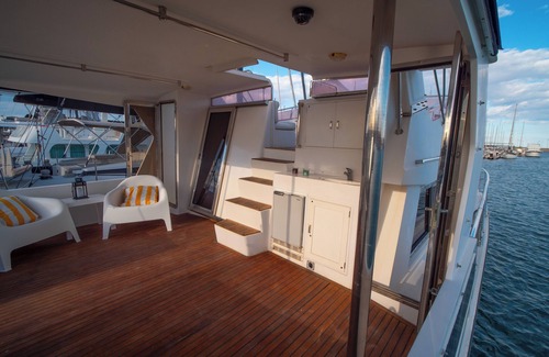 Poblats Maritims Boat Rental | Floating house in Valencia