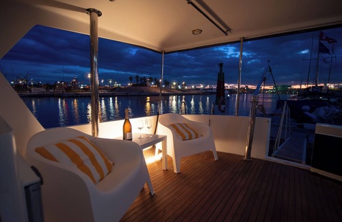 Poblats Maritims Boat Rental | Floating house in Valencia