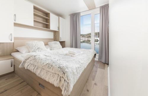 Seca Apartment | Floating Sea House Gong