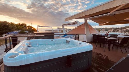 Seca Apartment | Floating Sea House MAREA