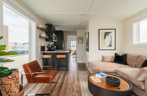 Port Covington Boat Rental | Flohom 9 | Elevated Luxury & Epic Sunsets