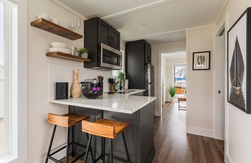 Port Covington Boat Rental | Flohom 9 | Elevated Luxury & Epic Sunsets