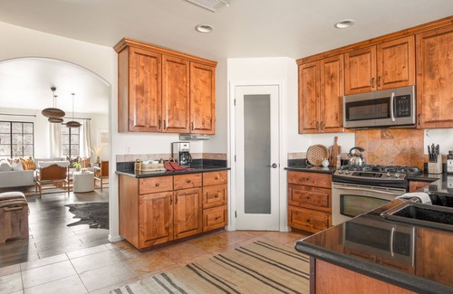 Yucca Valley House | Flora by AvantStay | Modern & Private Desert Oasis on Large Grounds w/Pool!