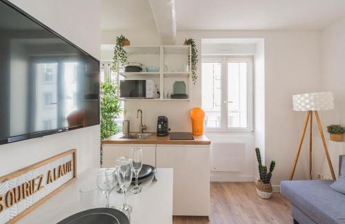 Barbatre Apartment | FLORA,centre Reims,parking privé