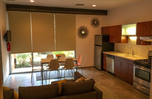 Santa Fe House | Florecitas is a New contemporary guest house.Beautiful bright contemporary