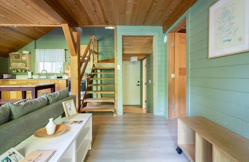 Ucluelet Cabin | Florencia Bay I Elegant Rustic I Hot Tub I Fireplace