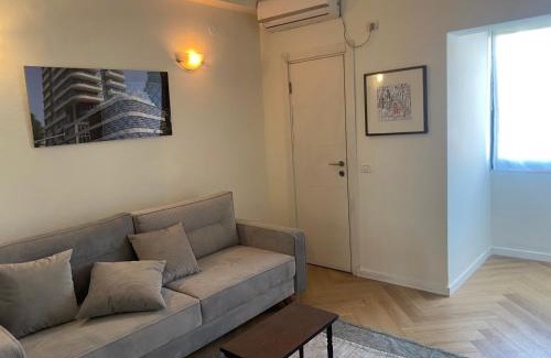 Florentin Apartment | Florentine 3-room apartment with 3 showers and attached toilets,