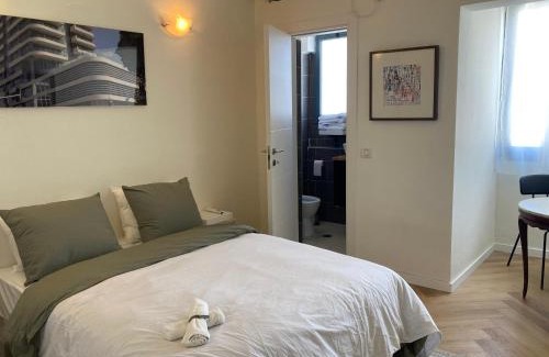 Florentin Apartment | Florentine 3-room apartment with 3 showers and attached toilets,