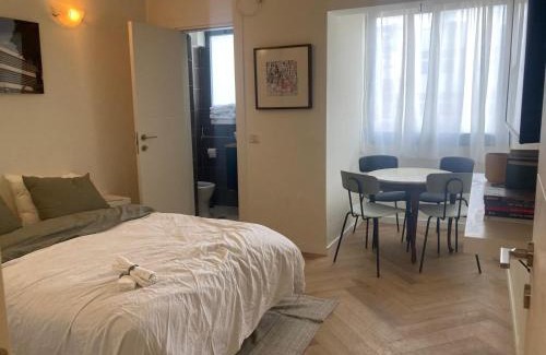 Florentin Apartment | Florentine 3-room apartment with 3 showers and attached toilets,