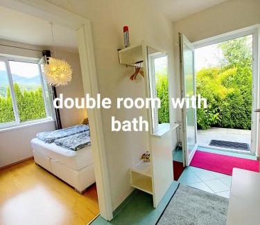 Bad Ischl House | FLORES, Ferienhaus oder Doppelzimmer, im Grünen, 5 Gehminuten ins Zentrum, Parkplatz, zero emissions