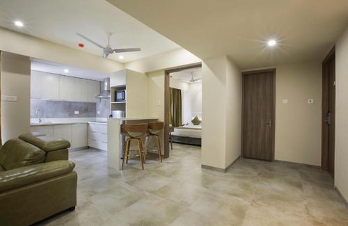 Iyyappanthangal Hotel | Floressa Randa Business Hotel