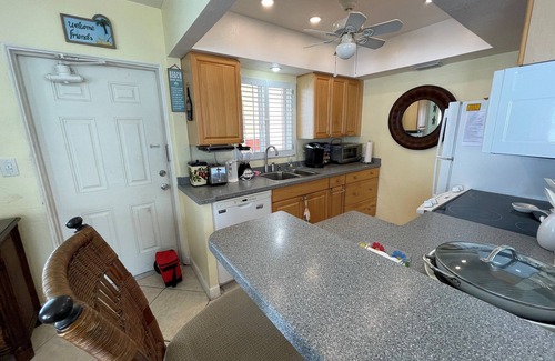Redington Beach Apartment | Florida - Beachfront Apartment with Gulf Views – Redington Beach -