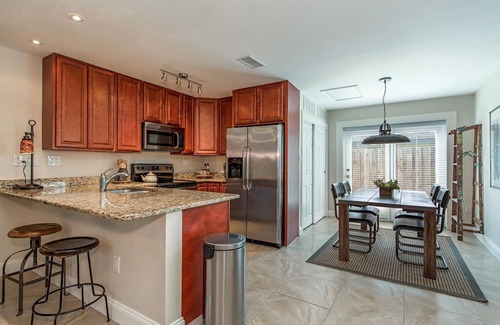 Central Naples House | Florida bungalow with loads of charm in tropical and private setting.