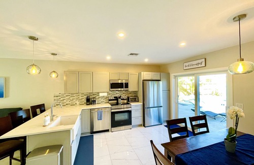 Poinciana Park House | Florida Charm Retreat. Near FLL Air Port and Port Everglades
