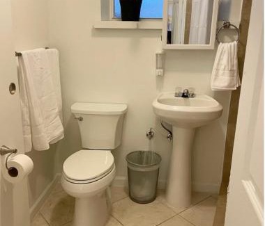 Pompano Beach Apartment | Florida Charm