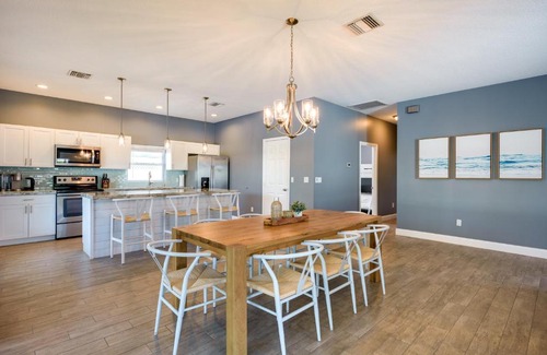 Jensen Beach House | Florida Gem Saltwater Pool By Beaches and Kayaking!