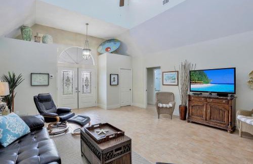 Marco Island House | Florida-style home with pool and steps to beach