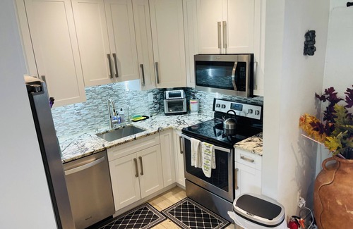 Pembroke Pines House | FloridaTropical vacation home near the beach, swimming pool with heating system