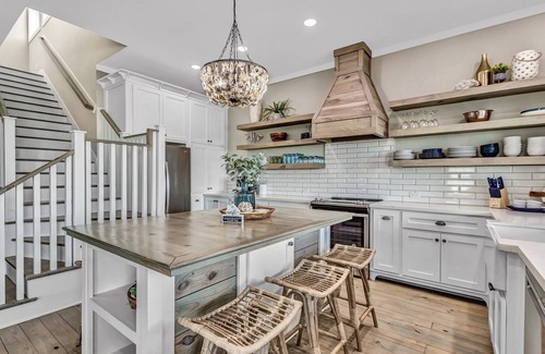 Galveston House | “Flounder Bay” Cheerful 4 bedroom Canal House with Boat Slip!