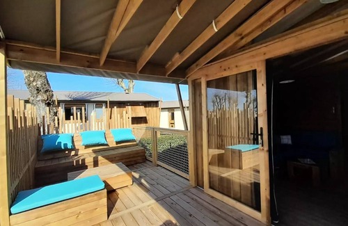 LʼAiguillon-sur-Mer House | Flower Camping Le Pré des Sables * - Cabane lodge Sweet Flower Premium 32m2 2 bedrooms 4 people