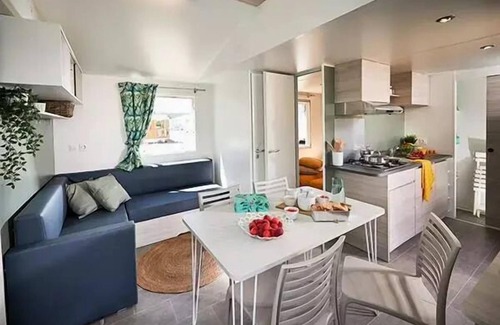 Laurac-en-Vivarais House | Flower Camping Saint Amand * - Homeflower Premium 29m2 (4p-2ch), Clim, TV, LV, bed 160, plancha, Nespresso, terrace XXL 4 people