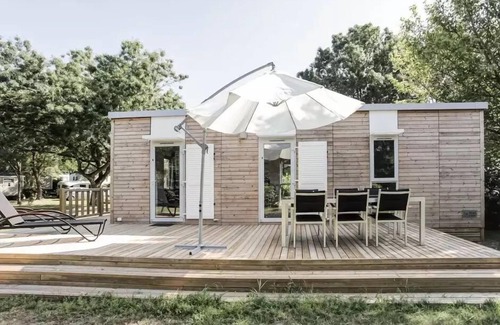 Saumur House | Flower Camping L'Ile d'Offard * - Mobil home Premium 40m2 (2 bedrooms) + CLIM + TV + panoramic terrace + bed linen + towels 4 people