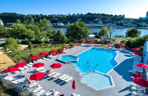 Saumur House | Flower Camping L'Ile d'Offard * - Premium VIP Lodge 45m2 (2 bedrooms) including terrace of 11m2 + TV + Sheets + Towels 5 persons