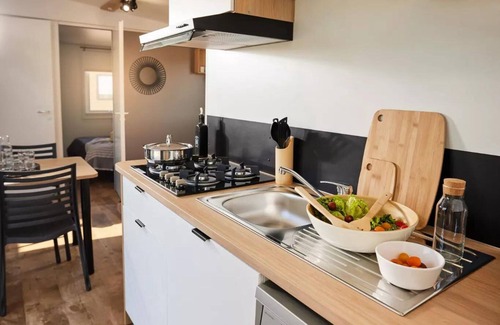 Yport House | Flower Camping La Chênaie * - Homeflower Premium 29m2 (2 bedrooms) + CLIM + semi-covered terrace + TV + sheets + towels 4 people