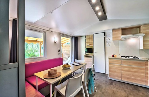Anneyron House | Flower Camping La Chataigneraie * - Mobil home Premium 31m2 (3 bedrooms) + covered terrace + Dishwasher + TV + Air conditioning 6 people