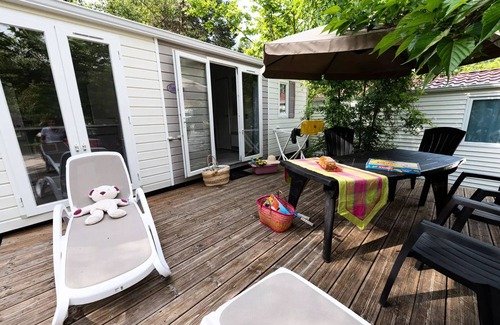 Die House | Flower Camping la Pinède * - Mobile home Standard Cocoon 28m2 - 2 bedrooms + Terrace with umbrella - 4 people