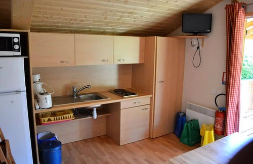 Hauterives Ski Chalet | Flower Camping Le Château * - Chalet PMR Comfort 35m2 2 bedrooms + covered terrace + TV + air conditioning 4 people