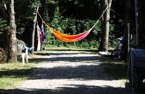 Saint-Privat Ski Chalet | Flower Camping Le Plan d'Eau - Ardèche * - Chalet CONFORT VAIA 27m2 2 bedrooms - Covered terrace + air conditioning 4 people