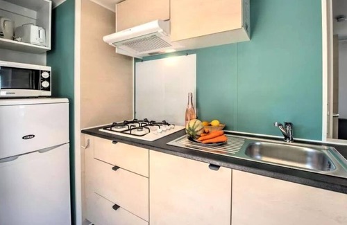 Loix House | Flower Camping Les Ilates * - Homeflower PREMIUM 26,5m2 (2 bedrooms) + CLIM + semi-covered terrace + TV + sheets + towels 4 people